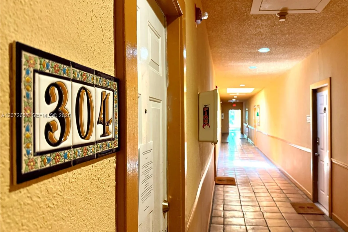934 Michigan Ave #304, Miami Beach: photo 1 of 31