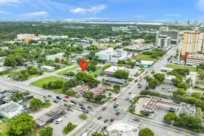 8011 NE Miami Ct, Miami: photo 1 of 26