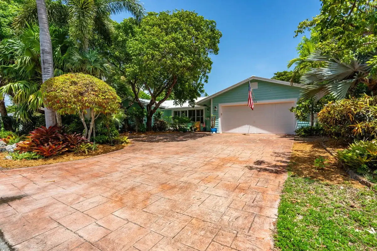 2823 NE 35th Ct, Lighthouse Point: photo 1 of 45