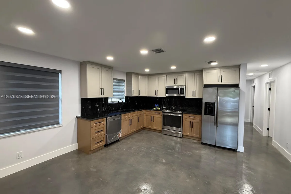 17 SW 6th Ave, Dania Beach: photo 1 of 10