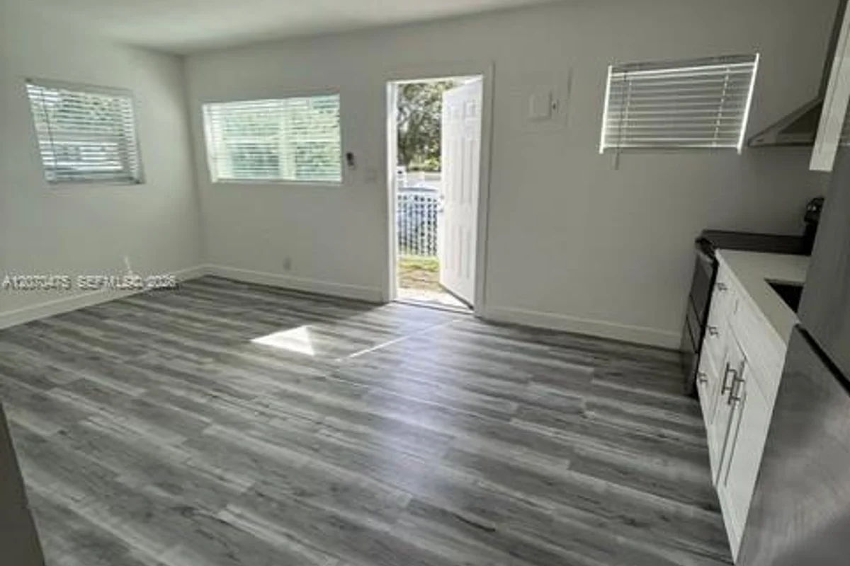 741 NW 4th St #1-3, Hallandale Beach: photo 1 of 8