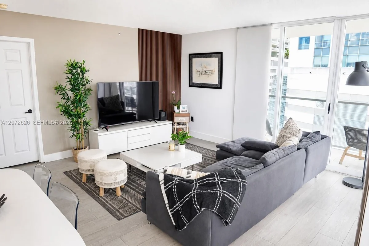 1155 Brickell Bay Dr #902, Miami: photo 1 of 13