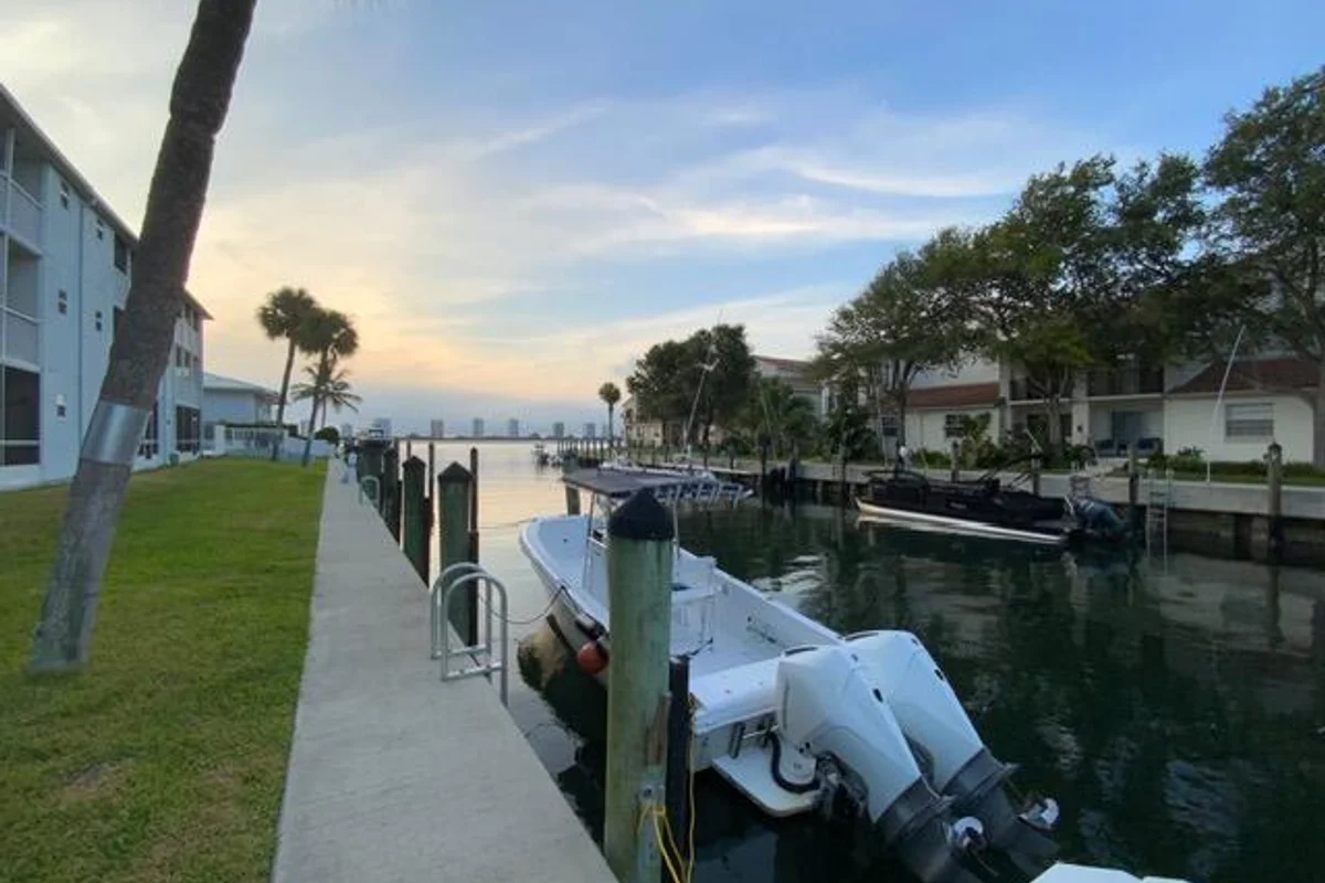 120 Lehane Ter #305, North Palm Beach: photo 1 of 18