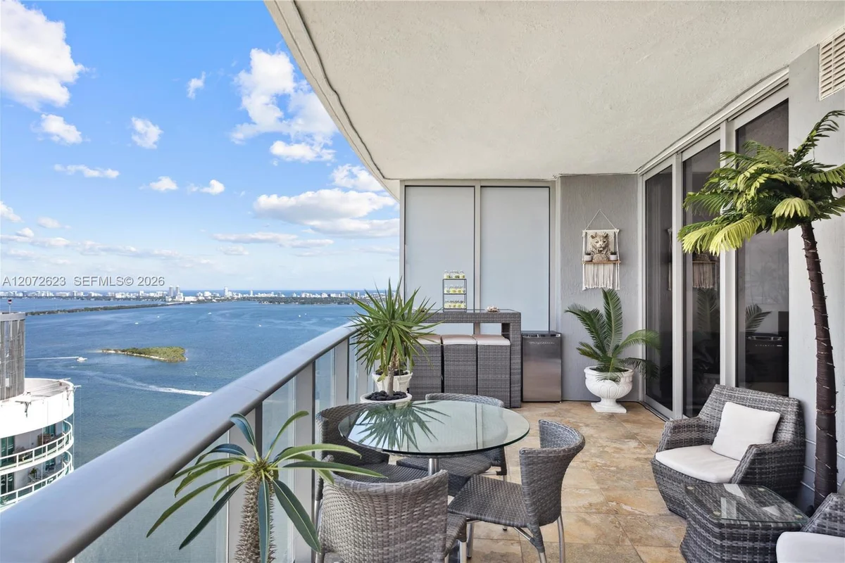 488 NE 18th St #4307, Miami: photo 1 of 17