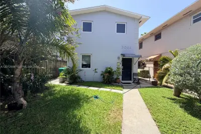 3068 Carter St #1, Miami: photo 1 of 20
