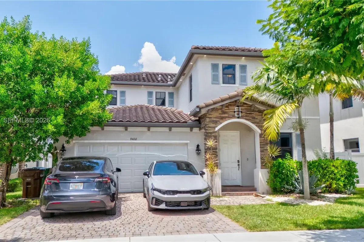 9400 W 35th Ln, Hialeah: photo 1 of 57