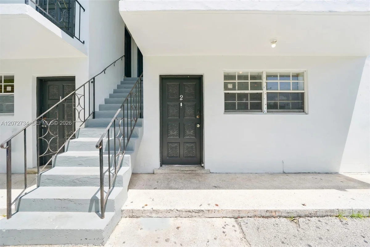 219 NW 10th Ave #2, Miami: photo 1 of 28
