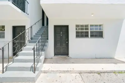 219 NW 10th Ave #2, Miami: photo 1 of 28