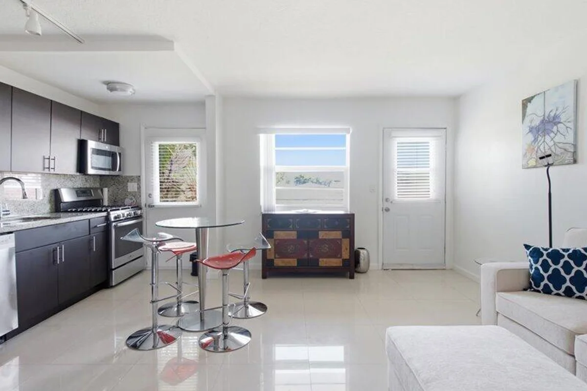 525 Meridian Ave #305, Miami Beach: photo 1 of 14