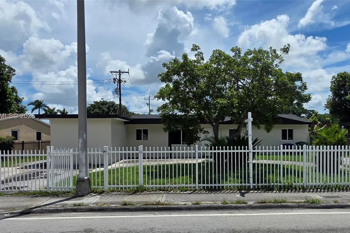 17301 NW 47th Ave, Miami Gardens: photo 1 of 22