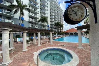 5085 NW 7th St #512, Miami: photo 1 of 15