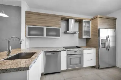 5670 NW 116th Ave #222, Doral: photo 1 of 47