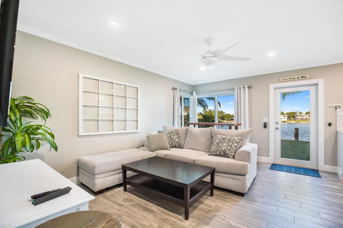 1400 SE 7th Ave #2, Pompano Beach: photo 1 of 10