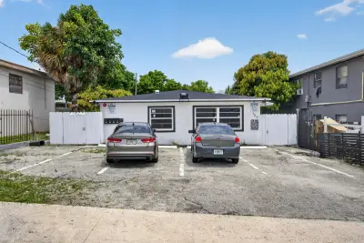 709 13th St, West Palm Beach: photo 1 of 86