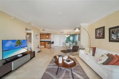 19400 Turnberry Way #922, Aventura: photo 1 of 13