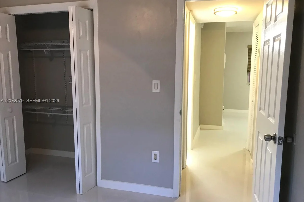 1800 NW 19th St #2, Miami: photo 1 of 13