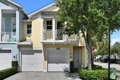 7490 NW 115th Ct, Doral: photo 1 of 36