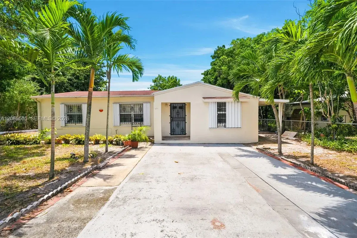 596 NW 109th St, Miami: photo 1 of 40