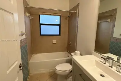 Apartment in Homestead: photo 1 of 1