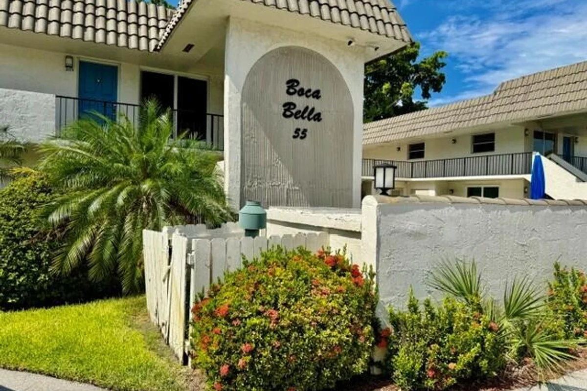 55 SE 14th St #1070, Boca Raton: photo 1 of 32