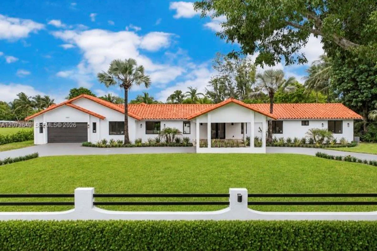 11901 SW 45th St, Miami: photo 1 of 79