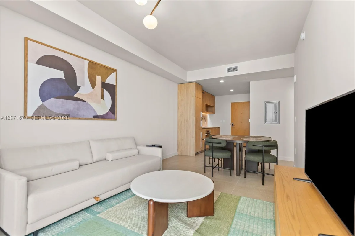 11 NE 6 St #3213, Miami: photo 1 of 33