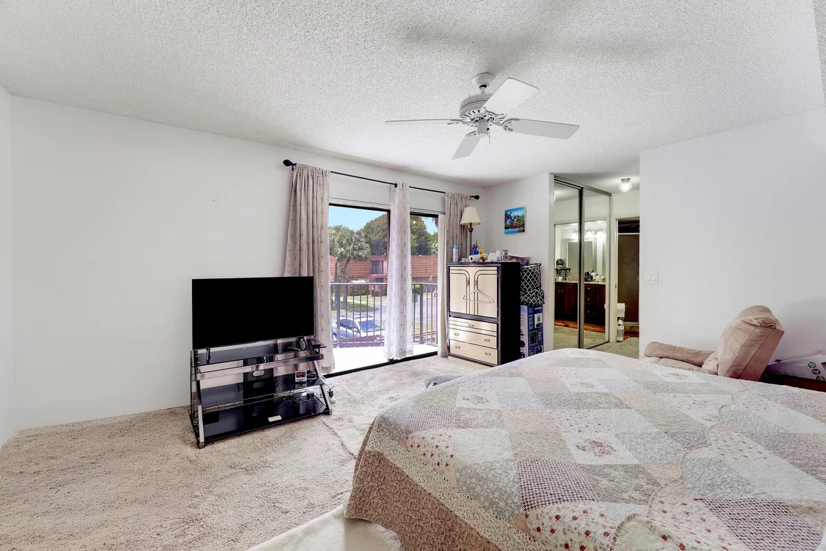 8389 N Coral Cir, North Lauderdale: photo 1 of 34