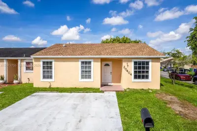20404 NW 27th Ct, Miami Gardens: photo 1 of 22