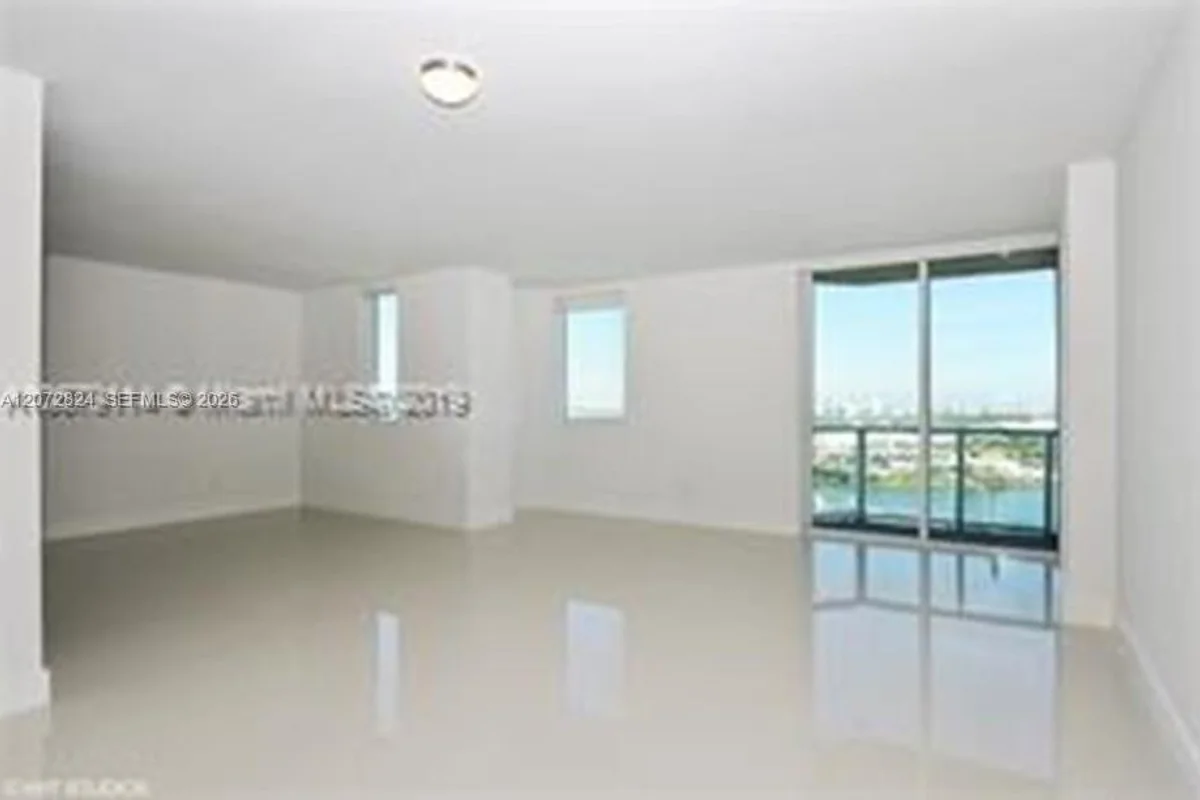 244 Biscayne Blvd #1102, Miami: photo 1 of 3