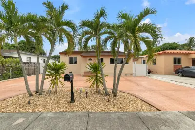 142 W 35th St, Hialeah: photo 1 of 41