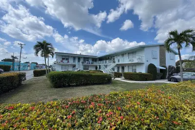 401 N J St #5, Lake Worth Beach: photo 1 of 10