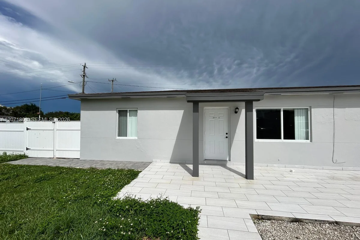 821 NW 1st Ave #B, Homestead: photo 1 of 16
