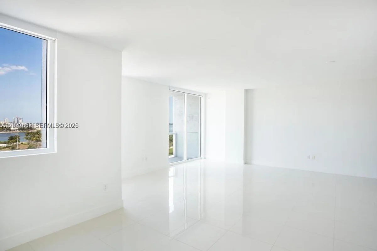 244 Biscayne Blvd #1202, Miami: photo 1 of 23