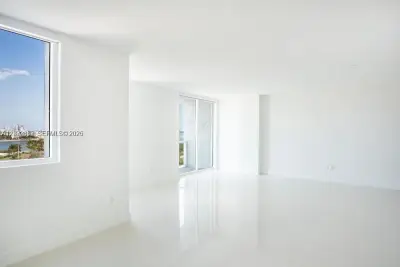 244 Biscayne Blvd #1202, Miami: photo 1 of 23