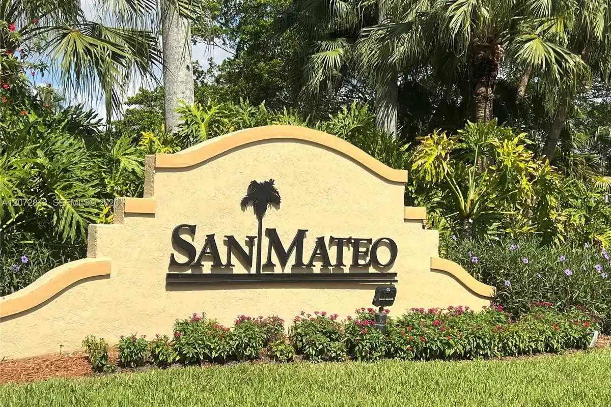 2445 Pasadena Way, Weston: photo 1 of 13