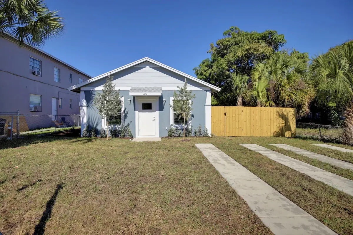 632 11th St, West Palm Beach: photo 1 of 11