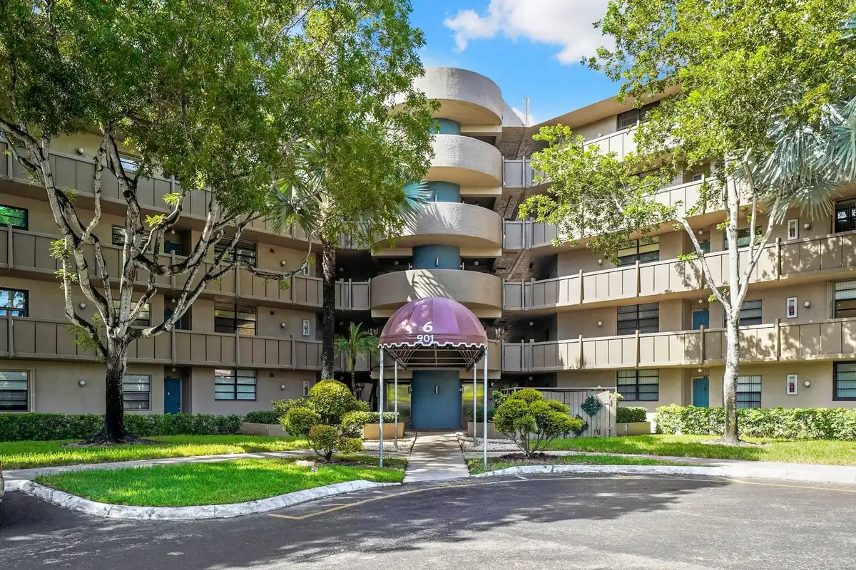 901 Colony Point Cir #207, Pembroke Pines: photo 1 of 55