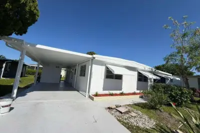 8864 Kings Dr, Boynton Beach: photo 1 of 25
