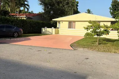 10831 NE 2nd Ct, Miami: photo 1 of 13