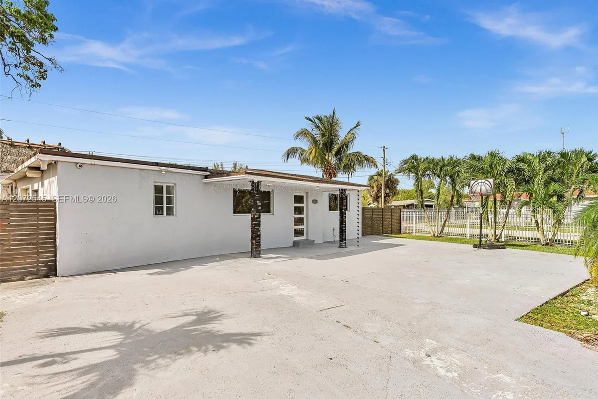 2001 NW 206th St, Miami Gardens: photo 1 of 34