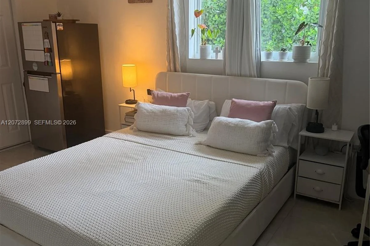 11821 SW 187th Ter #B, Miami: photo 1 of 7