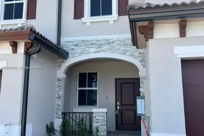 12663 NW 24th Ave, Miami: photo 1 of 9