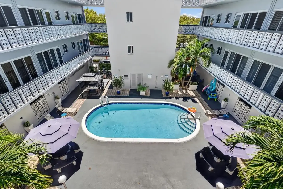 1818 Rodman St #3B, Hollywood: photo 1 of 39