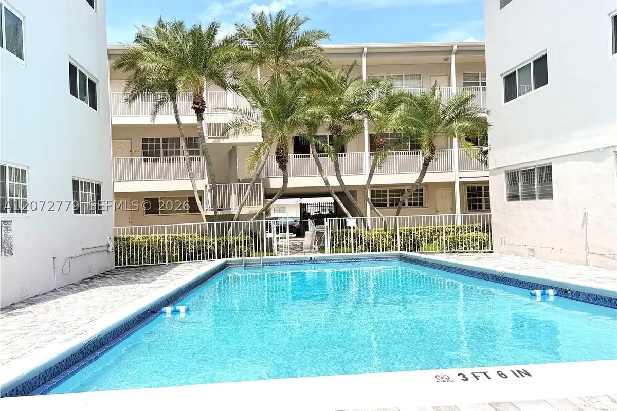 462 Golden Isles Dr #305, Hallandale Beach: photo 1 of 10