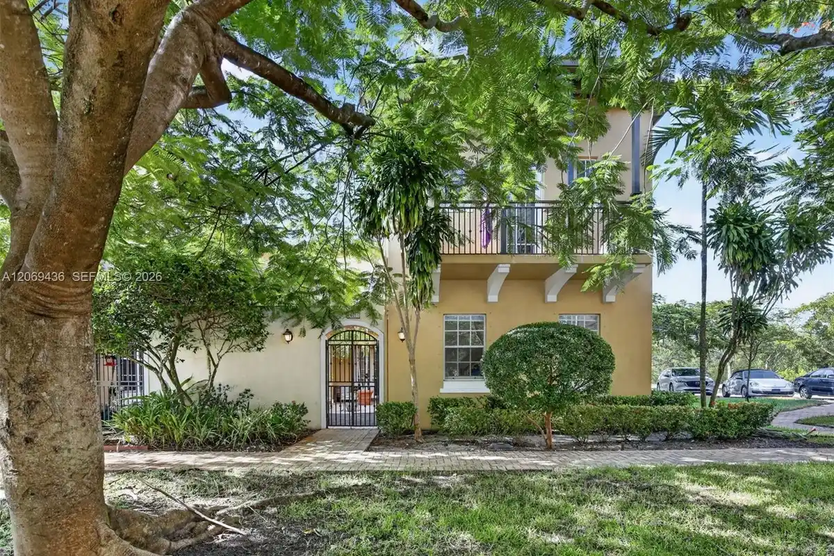 14601 SW 5th St, Pembroke Pines: photo 1 of 58