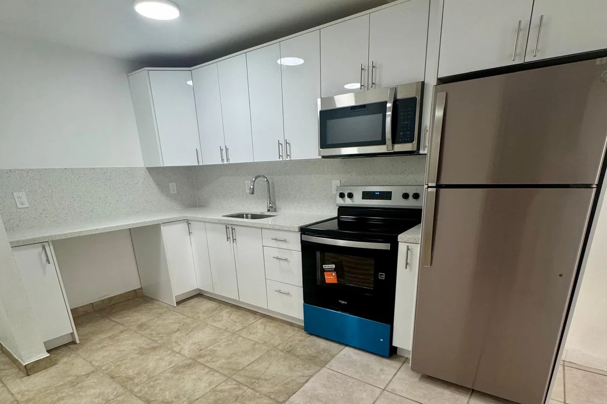 2441 NW 13th St #65, Miami: photo 1 of 10