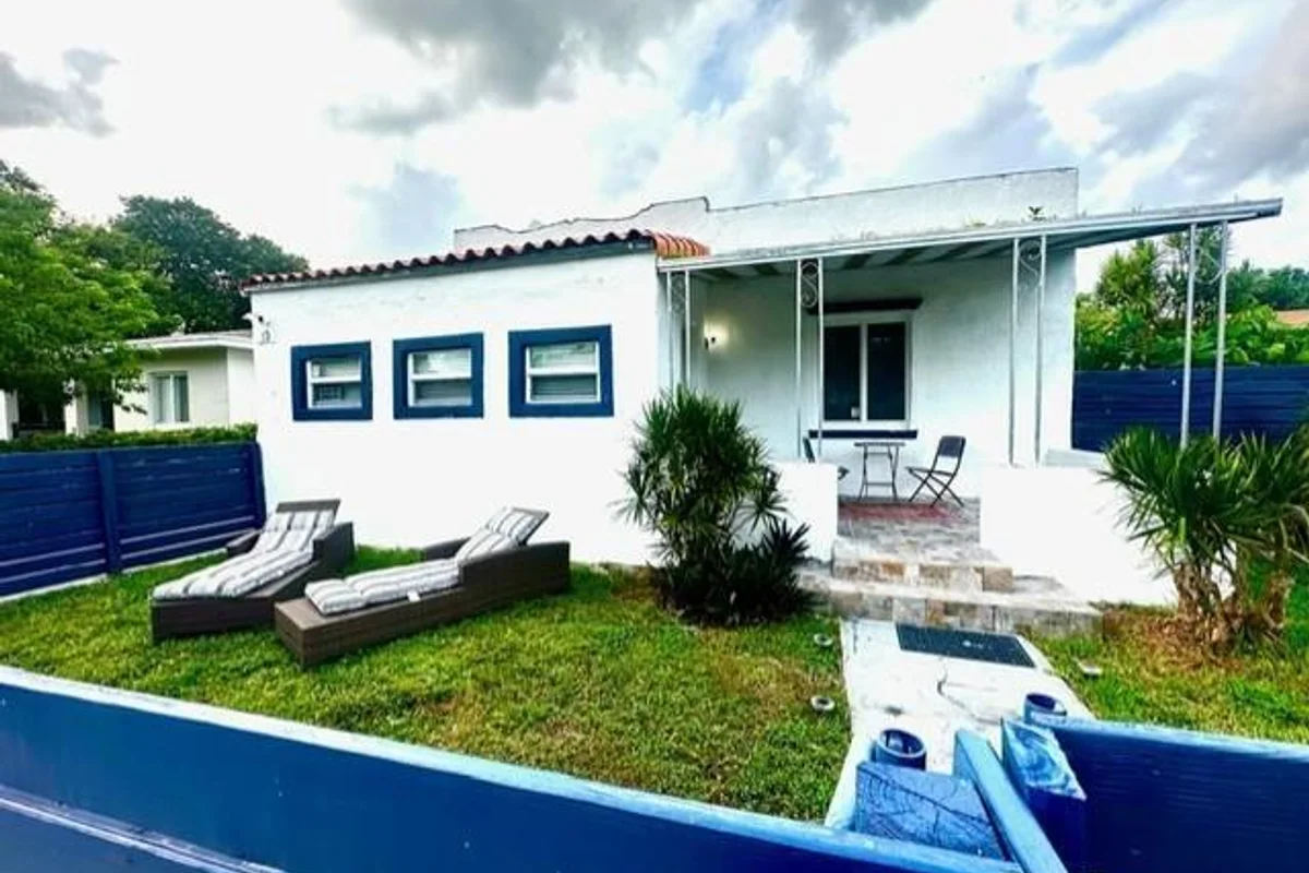 55 NW 47th St, Miami: photo 1 of 15