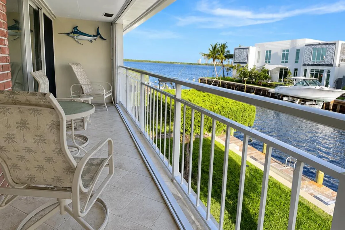 68 Yacht Club Dr #22, North Palm Beach: photo 1 of 20