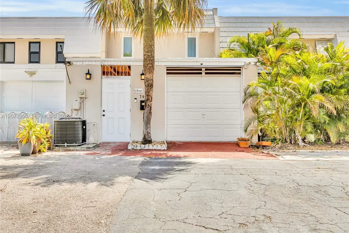 7407 Big Cypress Dr, Miami Lakes: photo 1 of 30