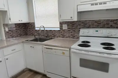 8380 Sands Point Blvd #J310, Tamarac: photo 1 of 18